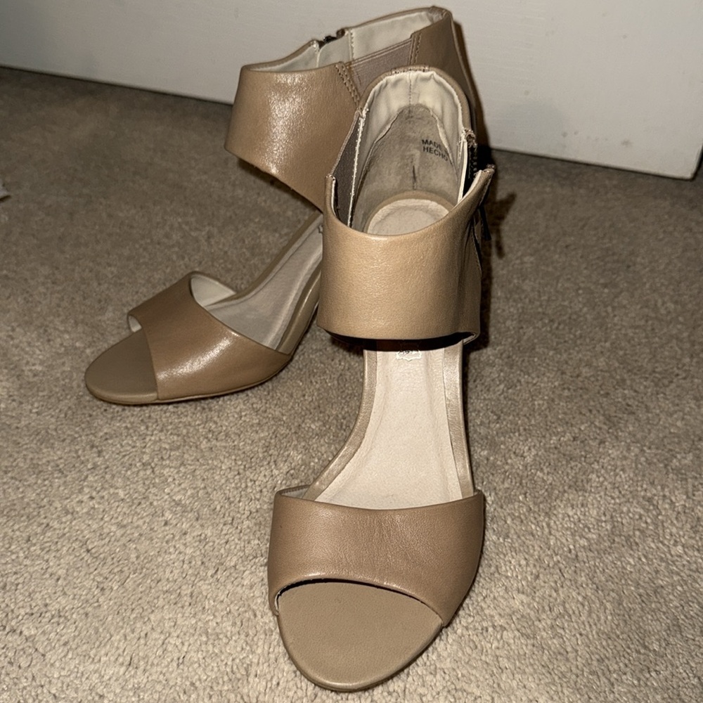 Aldo Tan Heeled open toe Sandals with side zipper NWOB